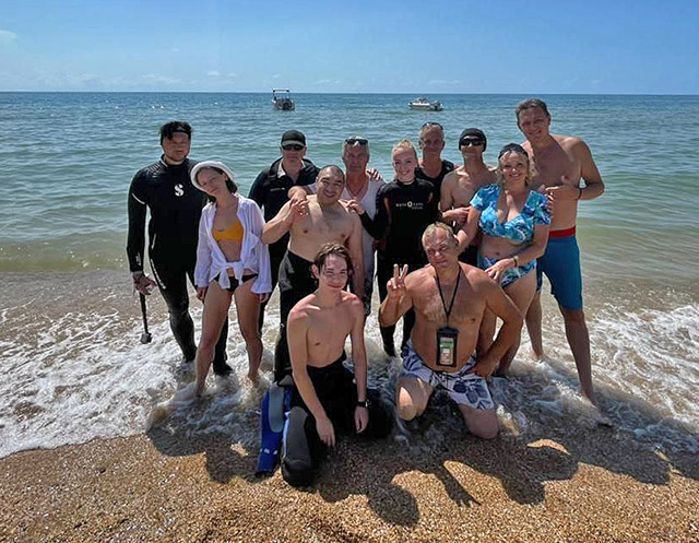 Работали с двух катеров на участке пляжей между Благовещенской и Витязево